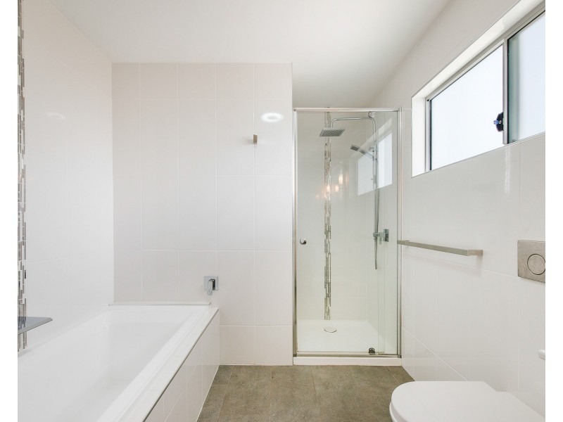 21 David Road, Holland Park QLD 4121