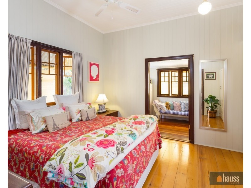 92 Graceville Avenue, Graceville QLD 4075