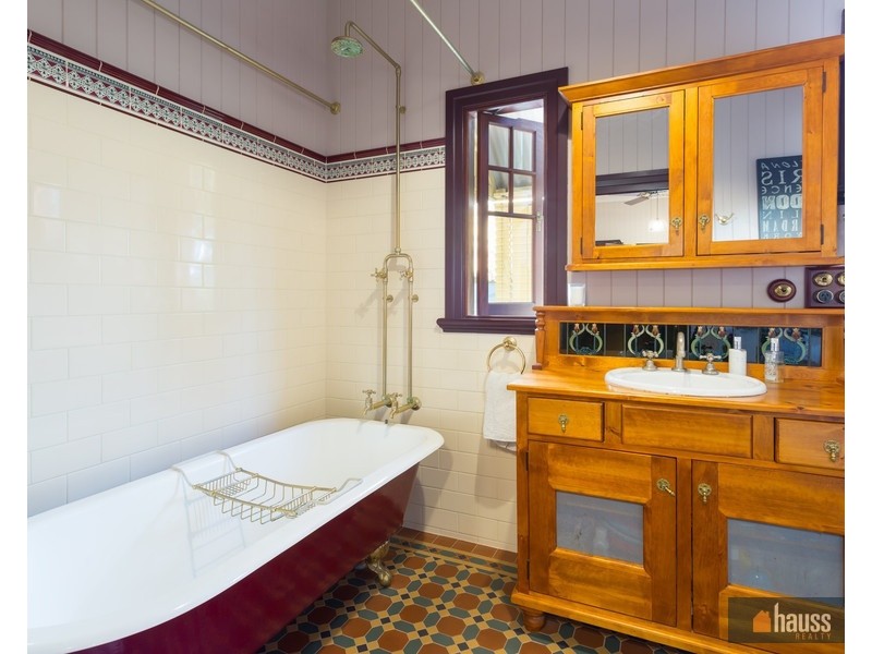 92 Graceville Avenue, Graceville QLD 4075