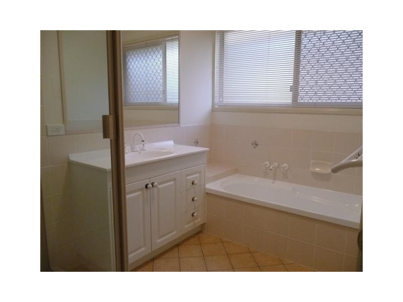 6 Hector Road, Holland Park QLD 4121