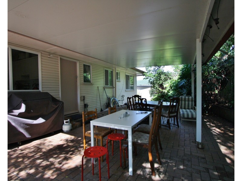 7 Roseglen Street, Greenslopes QLD 4120