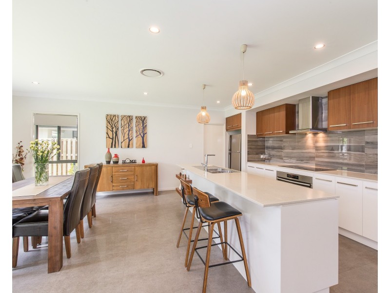 19 Plateau Place, Rochedale QLD 4123