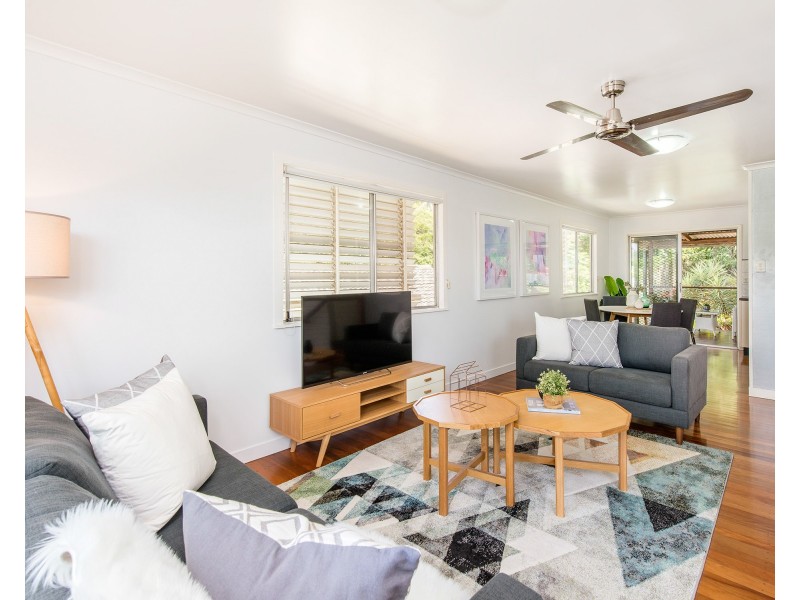 25 Dobbs Street, Holland Park West QLD 4121