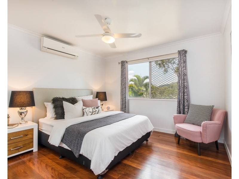 25 Dobbs Street, Holland Park West QLD 4121