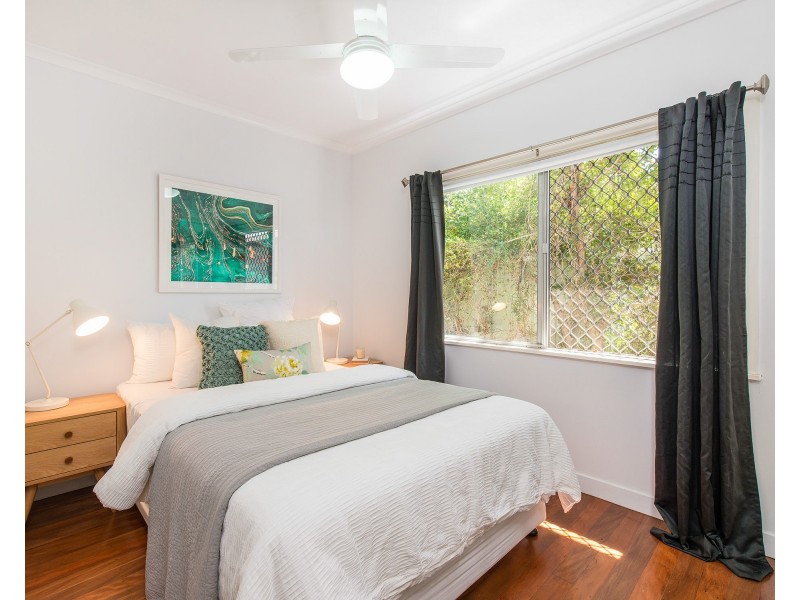 25 Dobbs Street, Holland Park West QLD 4121