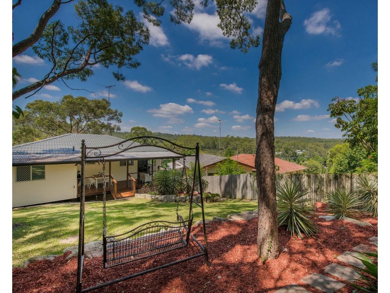 25 Dobbs Street, Holland Park West QLD 4121