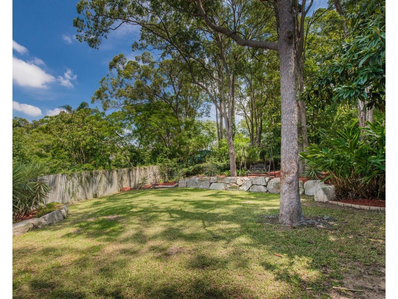 25 Dobbs Street, Holland Park West QLD 4121