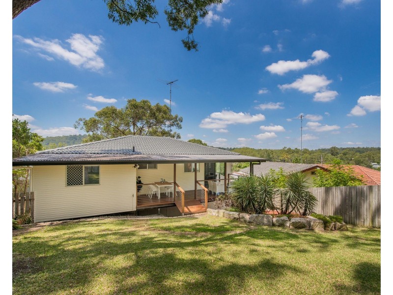 25 Dobbs Street, Holland Park West QLD 4121