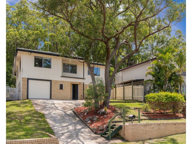 25 Dobbs Street, Holland Park West QLD 4121