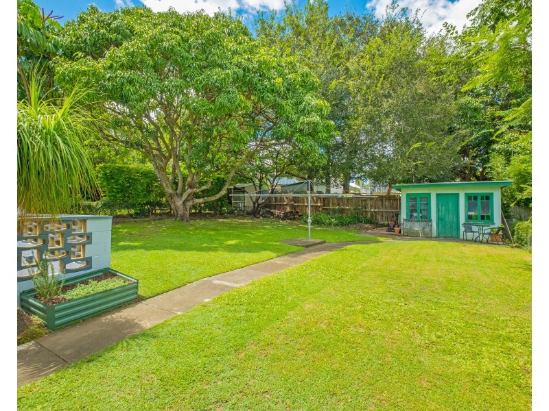 39 Holland Road, Holland Park QLD 4121