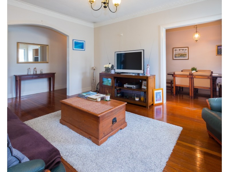 39 Holland Road, Holland Park QLD 4121