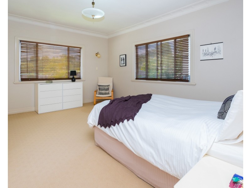 39 Holland Road, Holland Park QLD 4121