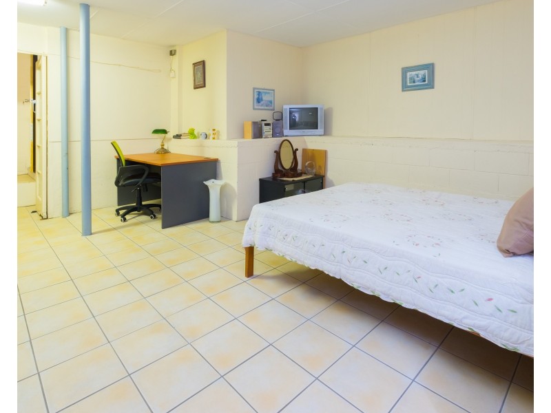 39 Holland Road, Holland Park QLD 4121