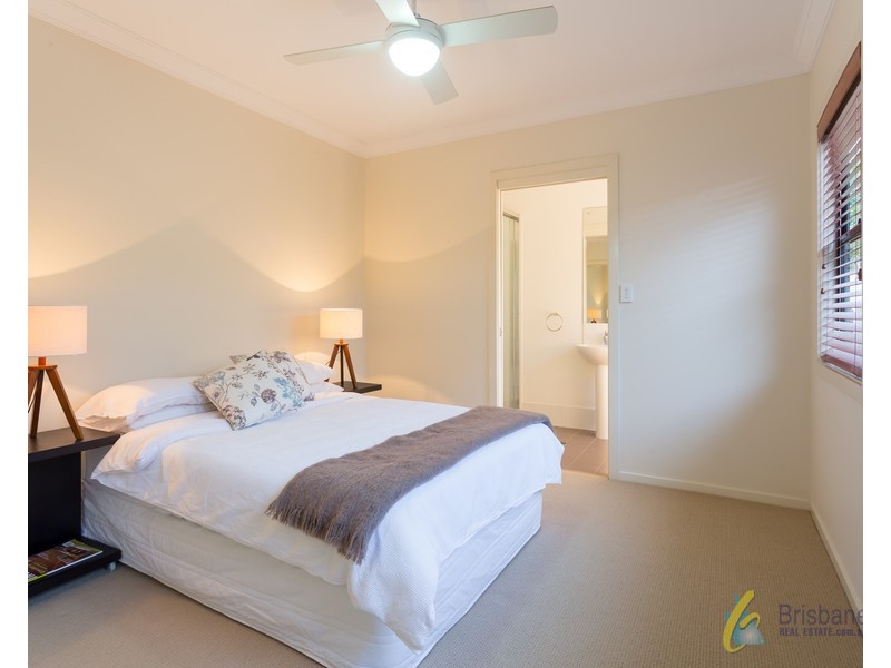 17 White Street, Graceville QLD 4075