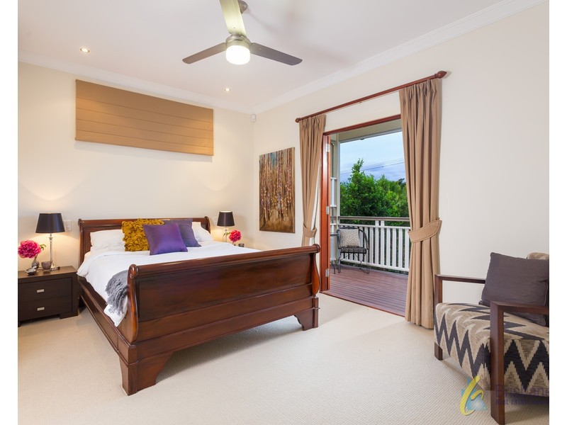 17 White Street, Graceville QLD 4075