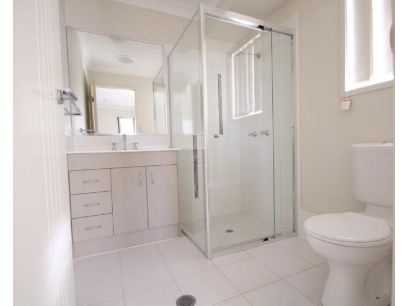 2 Gordon Drive, Bellbird Park QLD 4300