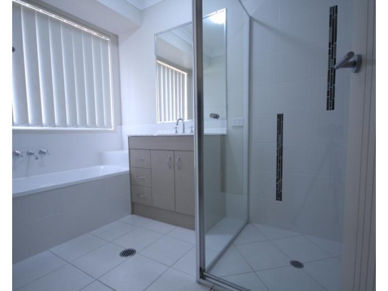 2 Gordon Drive, Bellbird Park QLD 4300