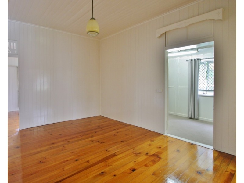 8 Paragon Street, Yeronga QLD 4104