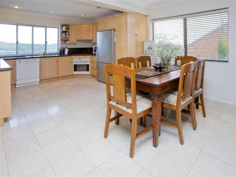 9 Garvary Street, Holland Park West QLD 4121