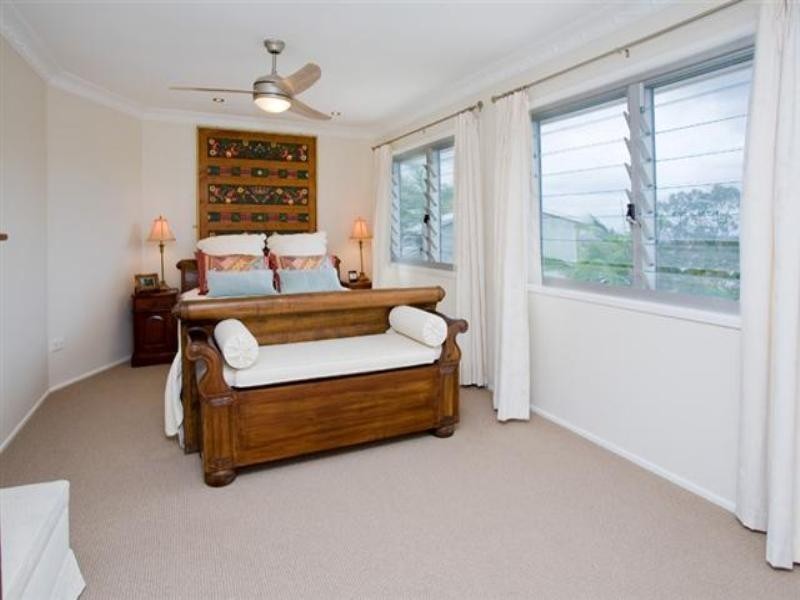 9 Garvary Street, Holland Park West QLD 4121