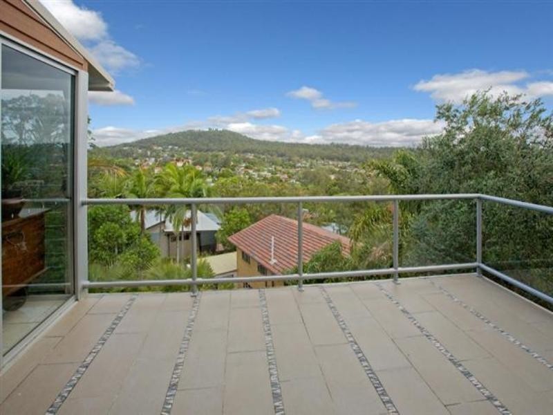 9 Garvary Street, Holland Park West QLD 4121