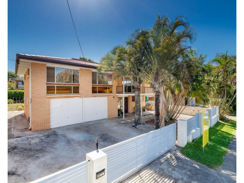 274 Broadwater Road, Mansfield QLD 4122