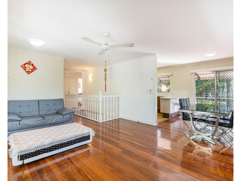 274 Broadwater Road, Mansfield QLD 4122