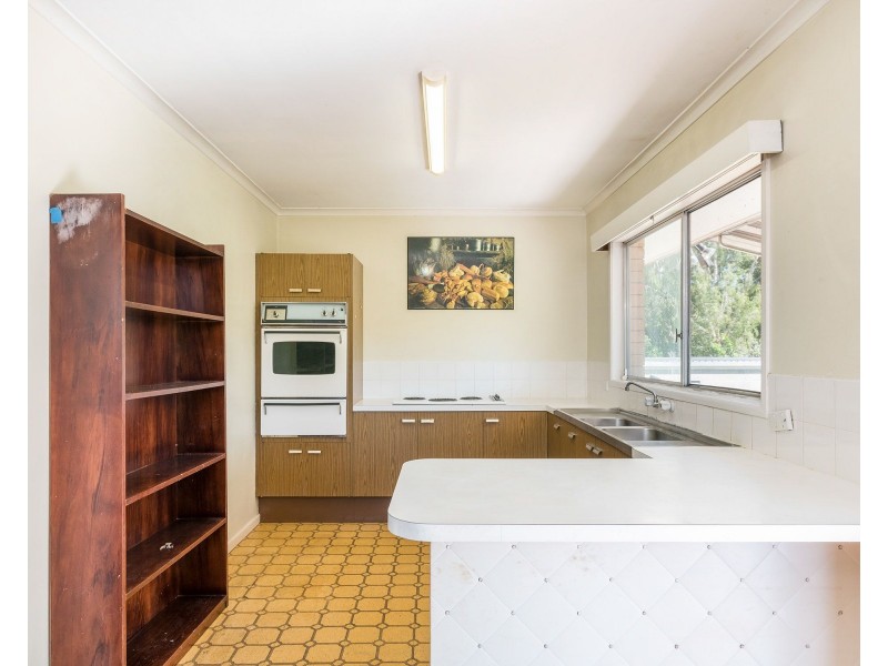 274 Broadwater Road, Mansfield QLD 4122