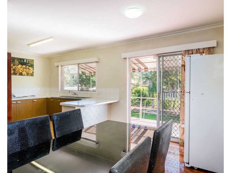 274 Broadwater Road, Mansfield QLD 4122