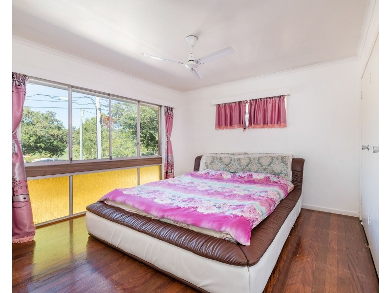 274 Broadwater Road, Mansfield QLD 4122