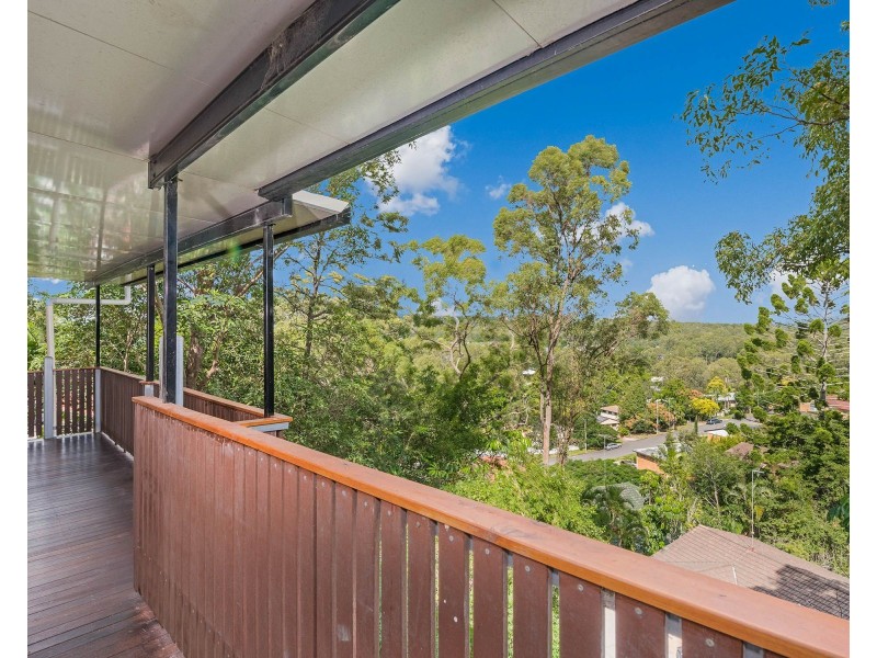 15 Cluden Street, Holland Park West QLD 4121