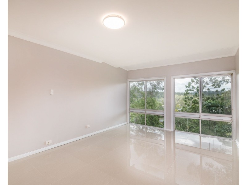 15 Cluden Street, Holland Park West QLD 4121