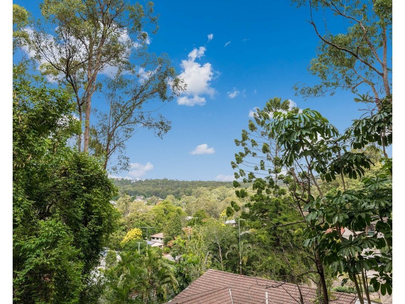 15 Cluden Street, Holland Park West QLD 4121