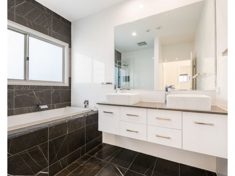 177 Beddoes Street, Holland Park QLD 4121