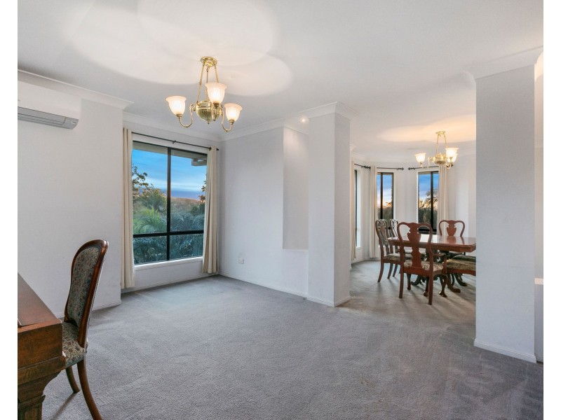 12 Dagmar Street, Holland Park West QLD 4121