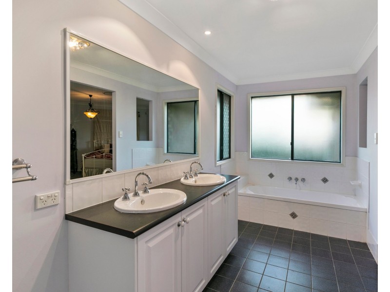 12 Dagmar Street, Holland Park West QLD 4121