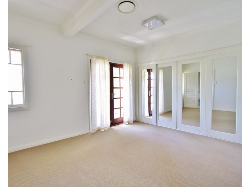 129 Graceville Avenue, Graceville QLD 4075