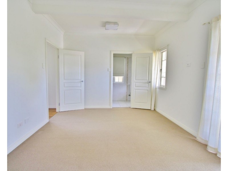 129 Graceville Avenue, Graceville QLD 4075