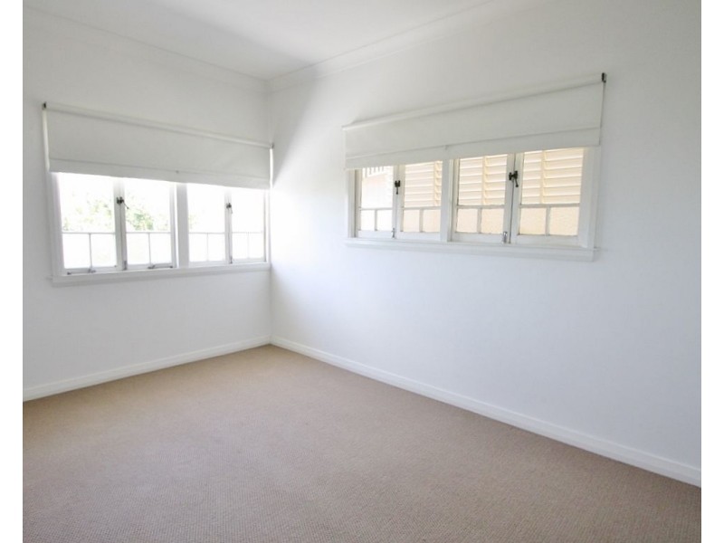 129 Graceville Avenue, Graceville QLD 4075