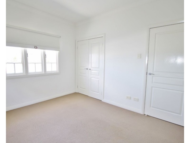 129 Graceville Avenue, Graceville QLD 4075