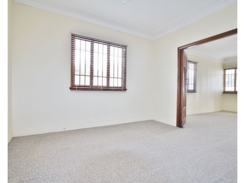 64 Pear Street, Greenslopes QLD 4120