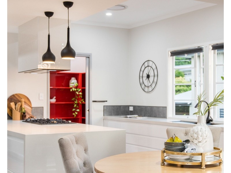 25 Oatland Crescent, Holland Park West QLD 4121