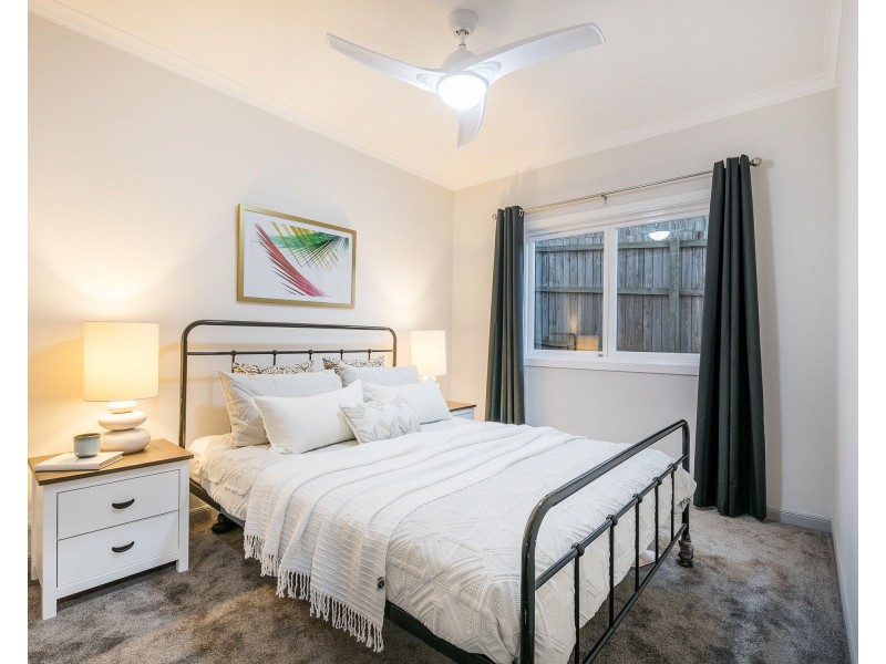 25 Oatland Crescent, Holland Park West QLD 4121