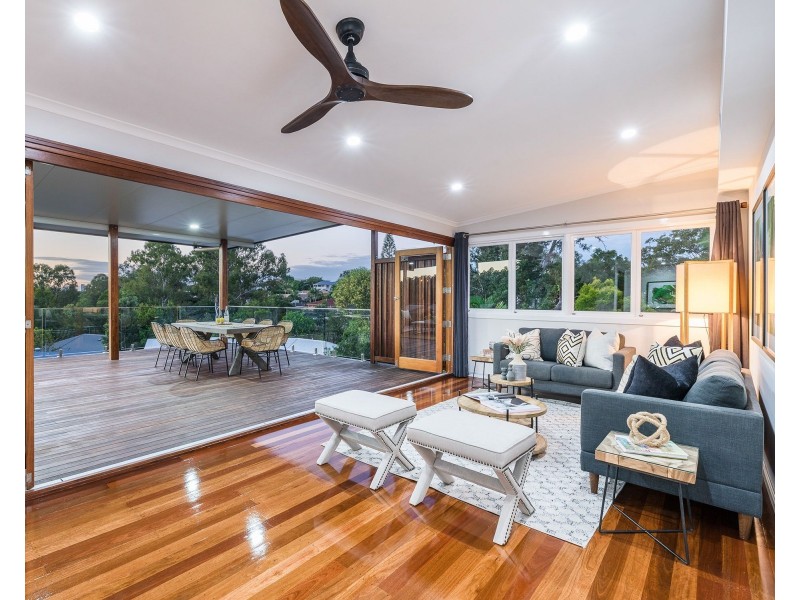 25 Oatland Crescent, Holland Park West QLD 4121