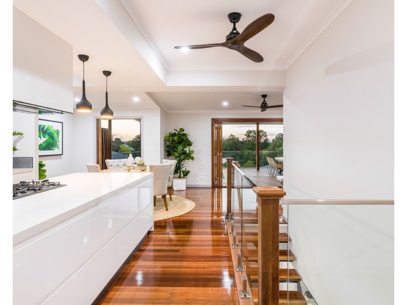 25 Oatland Crescent, Holland Park West QLD 4121