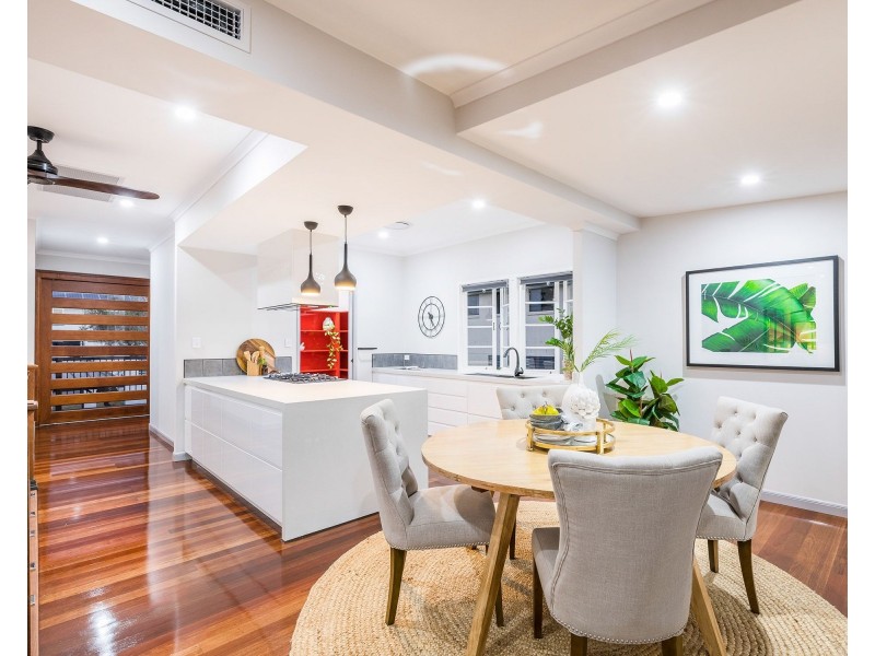 25 Oatland Crescent, Holland Park West QLD 4121