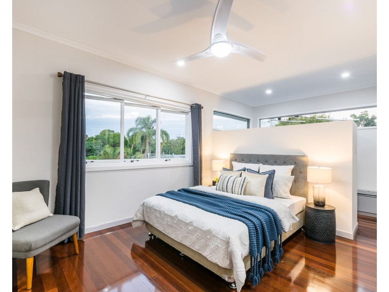 25 Oatland Crescent, Holland Park West QLD 4121