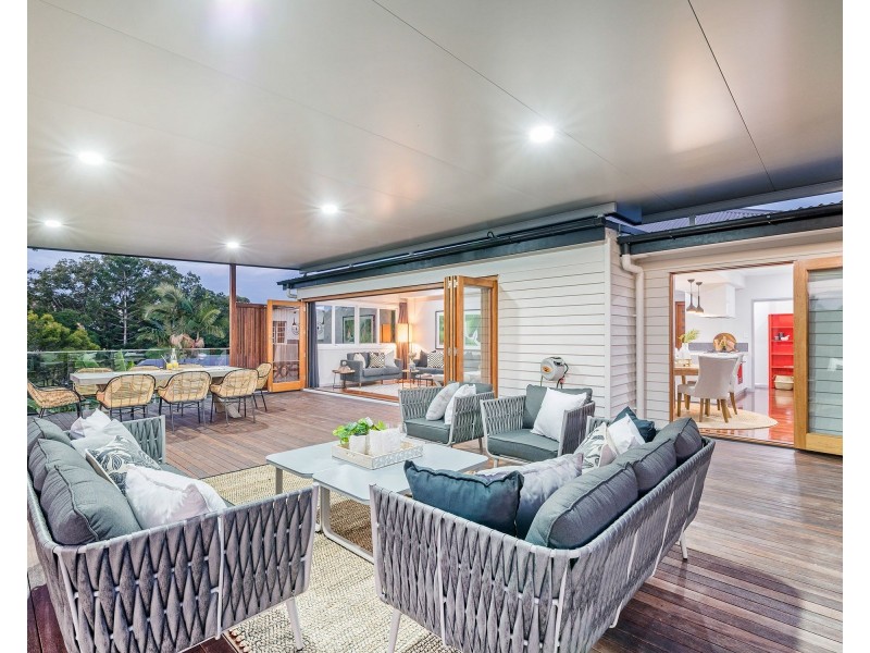 25 Oatland Crescent, Holland Park West QLD 4121