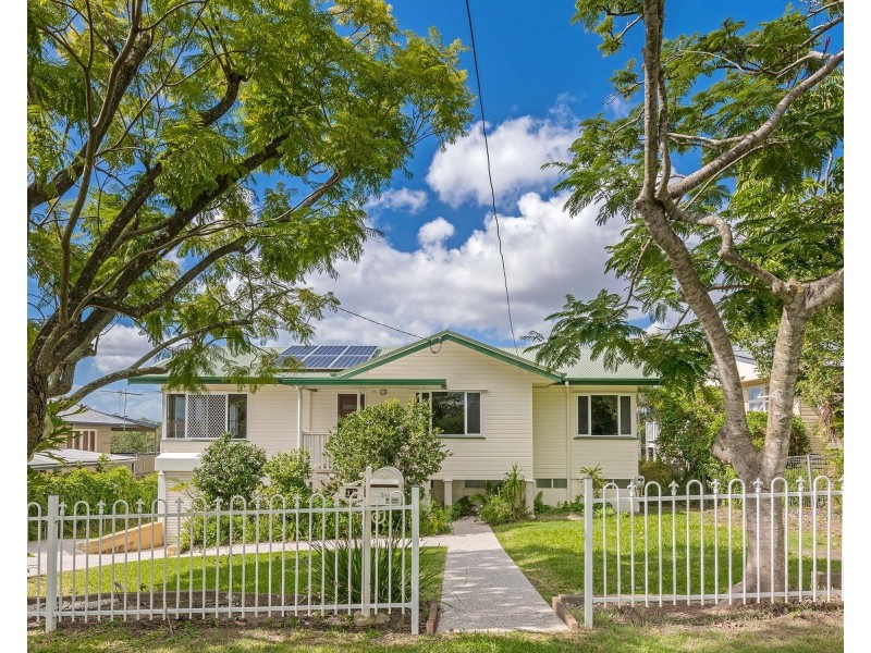 15 Carnelian Street, Holland Park QLD 4121