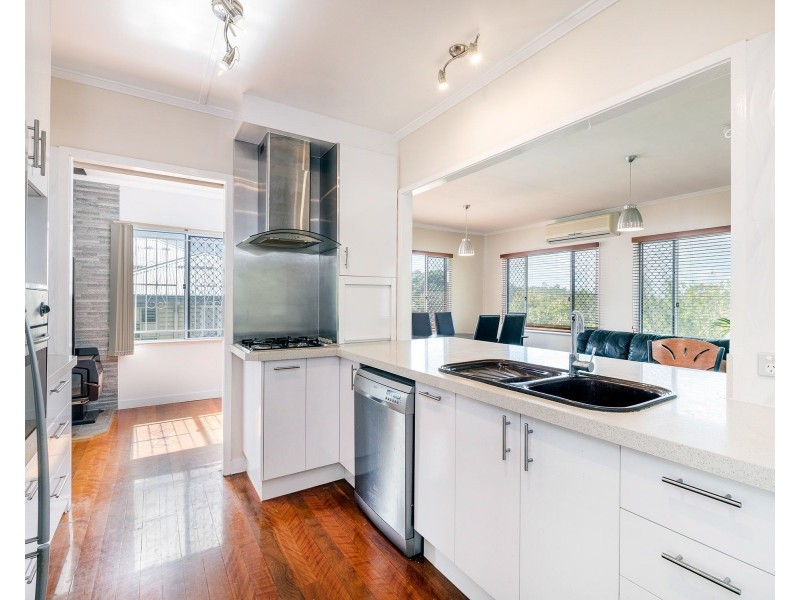 15 Carnelian Street, Holland Park QLD 4121